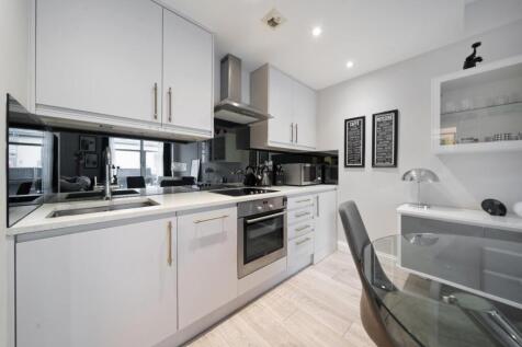 Wallis House 132 TW8 Ph6.jpg