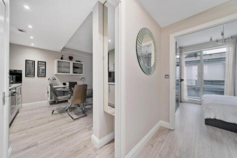 Wallis House 132 TW8 Ph12.jpg