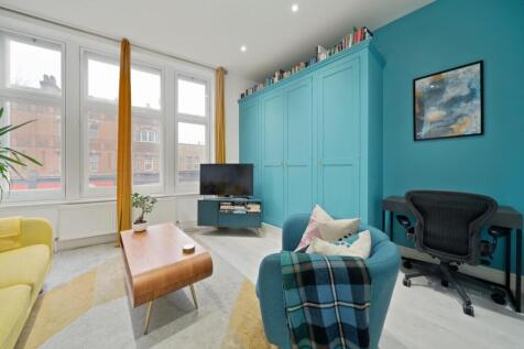 Chiswick High Road Flat 4 W4 Ph13.jpg