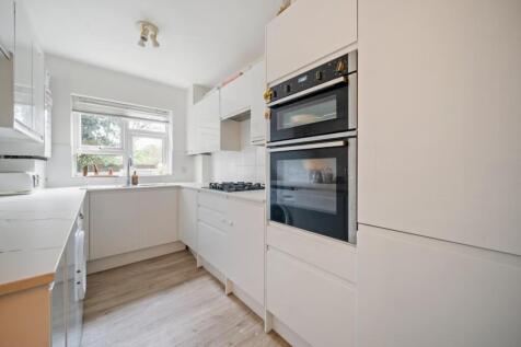 2 Courtfield Ph6.jpg