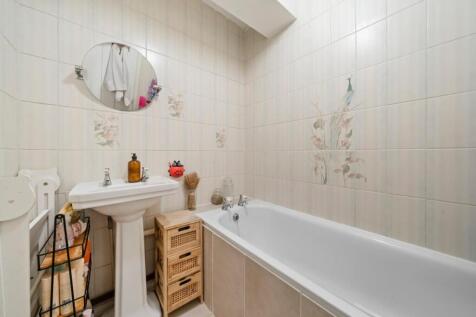 2 Courtfield Ph7.jpg