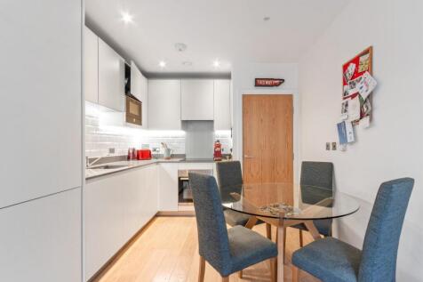 Flat 1 372 Brixton Road Ph3.jpg