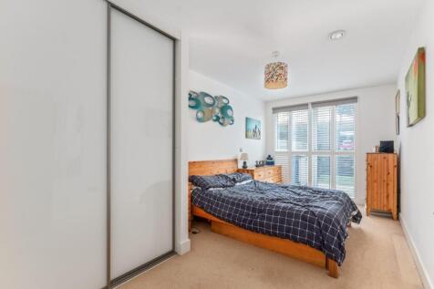 Flat 1 372 Brixton Road Ph1.jpg