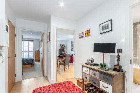 Flat 1 372 Brixton Road Ph10.jpg