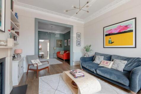 149 Castelnau Ph18.jpg