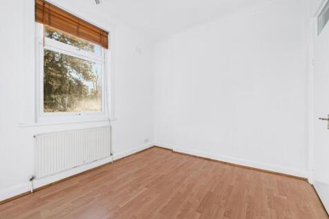 Flat 4, 27 Montpellier Road-8.jpg