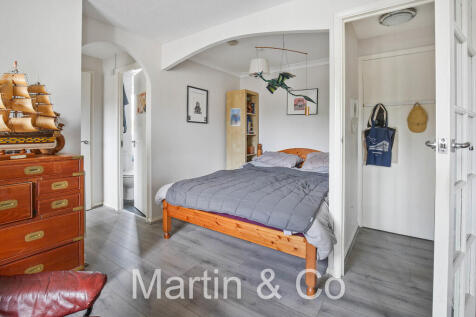 1472196129 - 4 Ch...