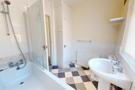 Irvin Avenue Bathroom