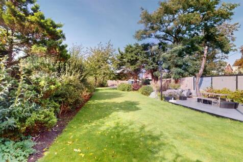 Hampton Road Rear Garden