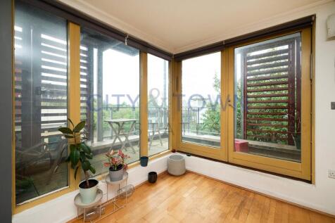 Access to balcony