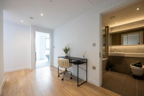 Hallway &amp; Bathroom1