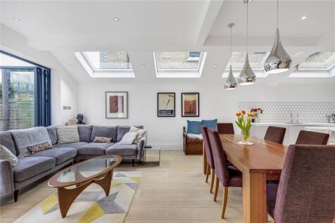 Kitchen Sitting Area