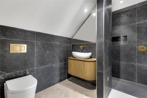 Principal Bathroom