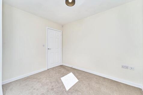 Flat 4 Lee Court, 4 Torrent Close, Tamworth, Staffordshire, B77 5GE