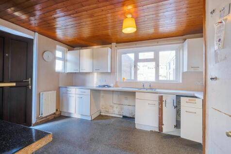 1 Burton Close, Wool, Wareham, Dorset, BH20 6ET