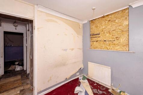 79 York Road, Dunscroft, Hatfield, Doncaster, South Yorkshire DN7 4NA