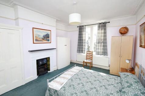 3 Spencer Avenue, Bowes Park, London N13 4TS