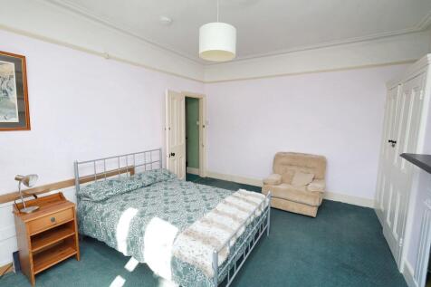 3 Spencer Avenue, Bowes Park, London N13 4TS