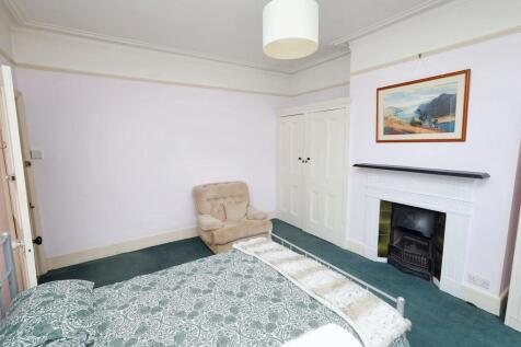 3 Spencer Avenue, Bowes Park, London N13 4TS