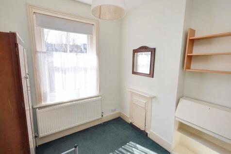 3 Spencer Avenue, Bowes Park, London N13 4TS