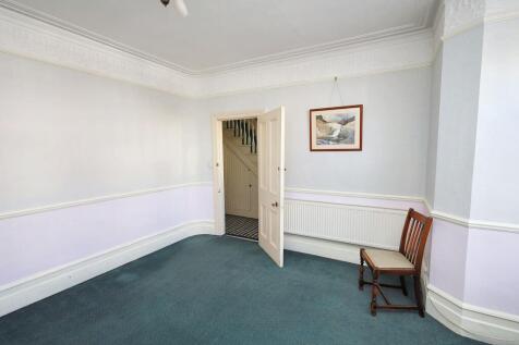 3 Spencer Avenue, Bowes Park, London N13 4TS
