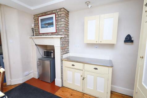 3 Spencer Avenue, Bowes Park, London N13 4TS