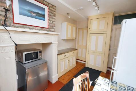 3 Spencer Avenue, Bowes Park, London N13 4TS