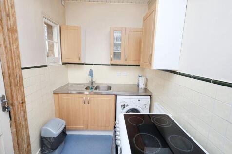 3 Spencer Avenue, Bowes Park, London N13 4TS