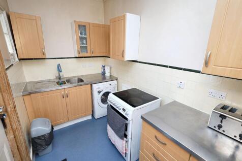 3 Spencer Avenue, Bowes Park, London N13 4TS