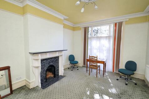 3 Spencer Avenue, Bowes Park, London N13 4TS
