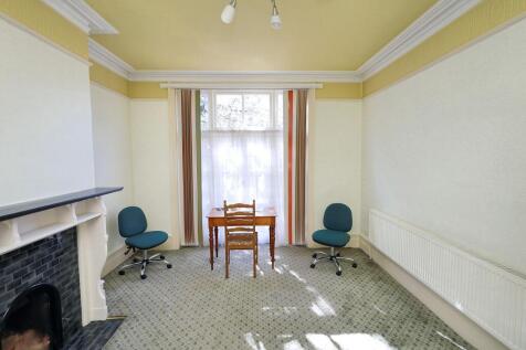 3 Spencer Avenue, Bowes Park, London N13 4TS