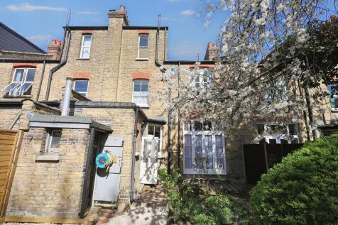 3 Spencer Avenue, Bowes Park, London N13 4TS