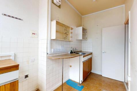 Flat 5B Birkbeck Grove, Acton, London, W3 7QD