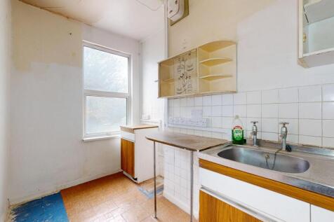 Flat 5B Birkbeck Grove, Acton, London, W3 7QD