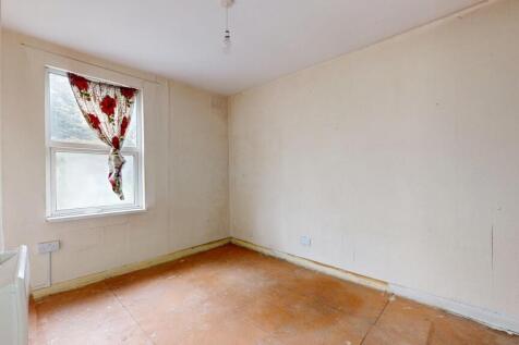 Flat 5B Birkbeck Grove, Acton, London, W3 7QD