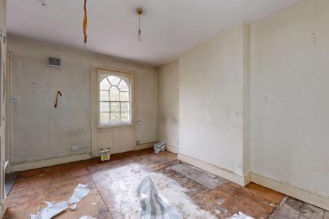 Flat C, 46 Canonbury Road, London, N1 2HS