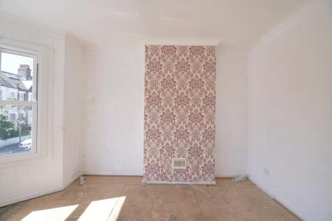 Flat A, 121 Tuam Road, Plumstead, London, SE18 2QY