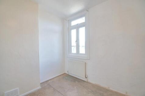 Flat A, 121 Tuam Road, Plumstead, London, SE18 2QY