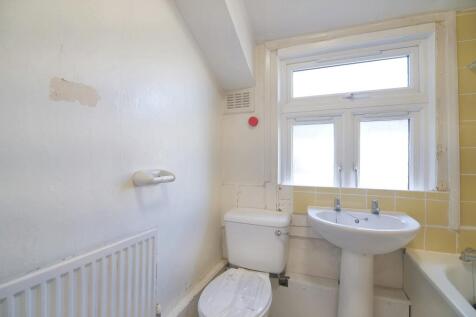 Flat A, 121 Tuam Road, Plumstead, London, SE18 2QY