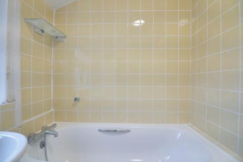 Flat A, 121 Tuam Road, Plumstead, London, SE18 2QY