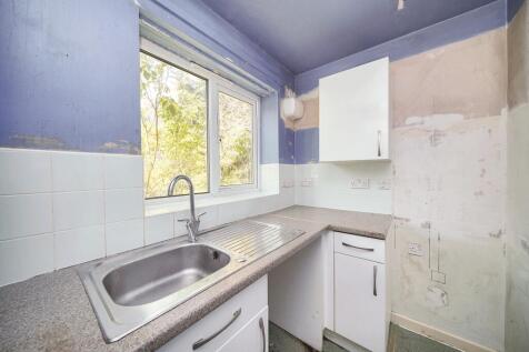 61 Bookerhill Road, High Wycombe, Buckinghamshire, HP12 4EY