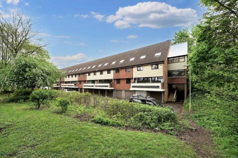 Flat 35 Atholl Court &amp; Garage, Kingsway Gardens, Andover, SP10 4BB