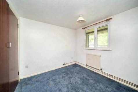 Flat 35 Atholl Court &amp; Garage, Kingsway Gardens, Andover, SP10 4BB