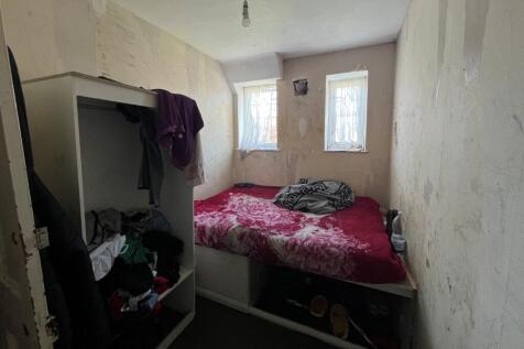 32 Stevens Road, Dagenham, RM8 2QR