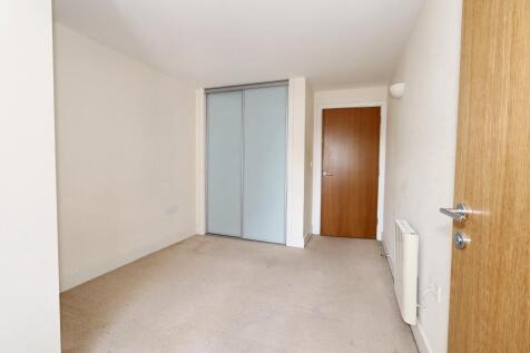 24 Flagstaff Court, Canterbury, Kent CT1 3HA