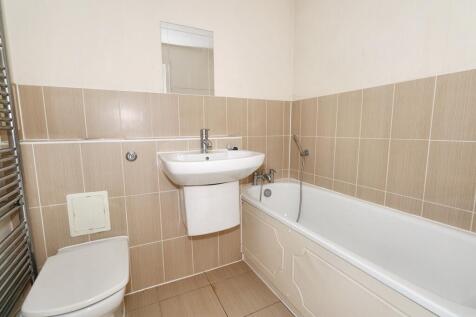 24 Flagstaff Court, Canterbury, Kent CT1 3HA