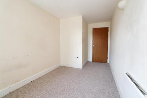 24 Flagstaff Court, Canterbury, Kent CT1 3HA