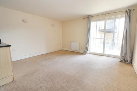 24 Flagstaff Court, Canterbury, Kent CT1 3HA