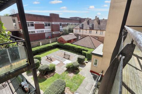 24 Flagstaff Court, Canterbury, Kent CT1 3HA