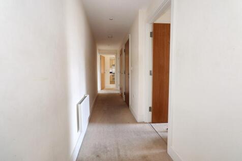 24 Flagstaff Court, Canterbury, Kent CT1 3HA
